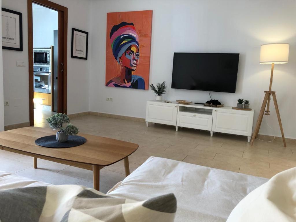 Benalroma 2 Bedroom Top Floor With Nice Terrace And Sea View